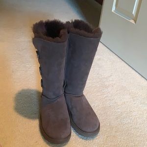 Tall brown ugg boots in amazing condition